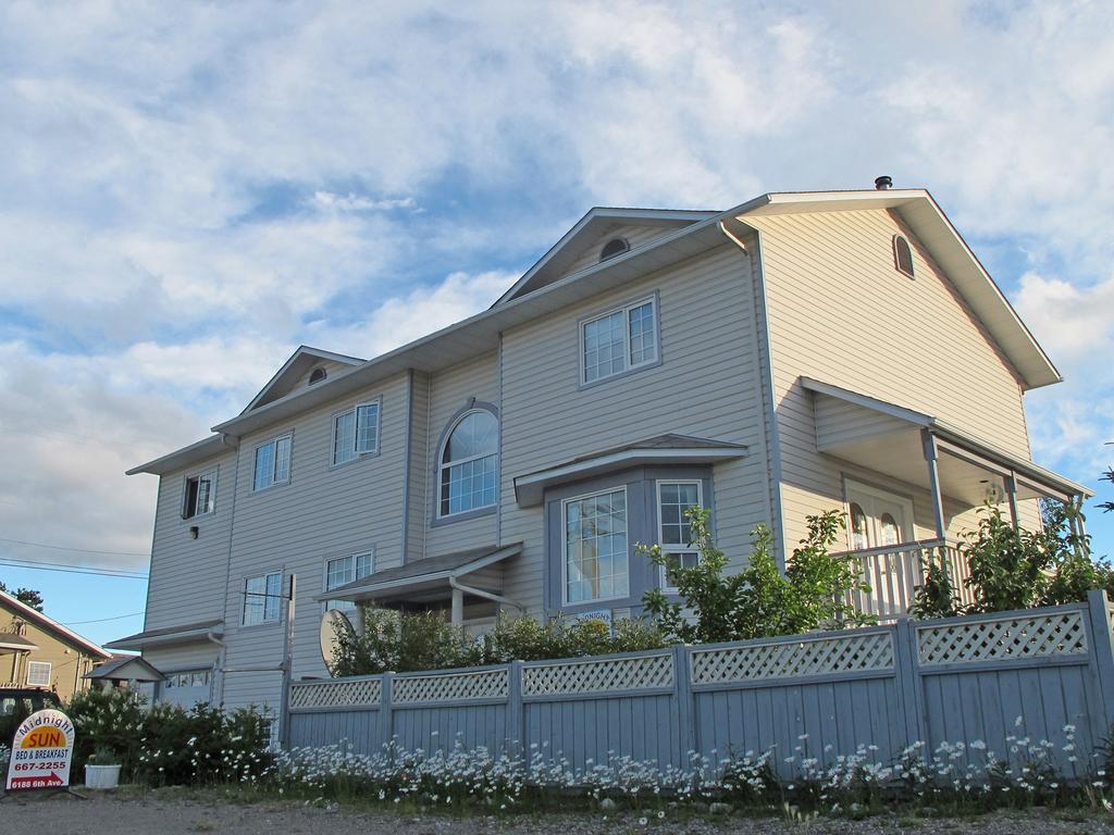 Midnight Sun Inn Whitehorse Exterior photo