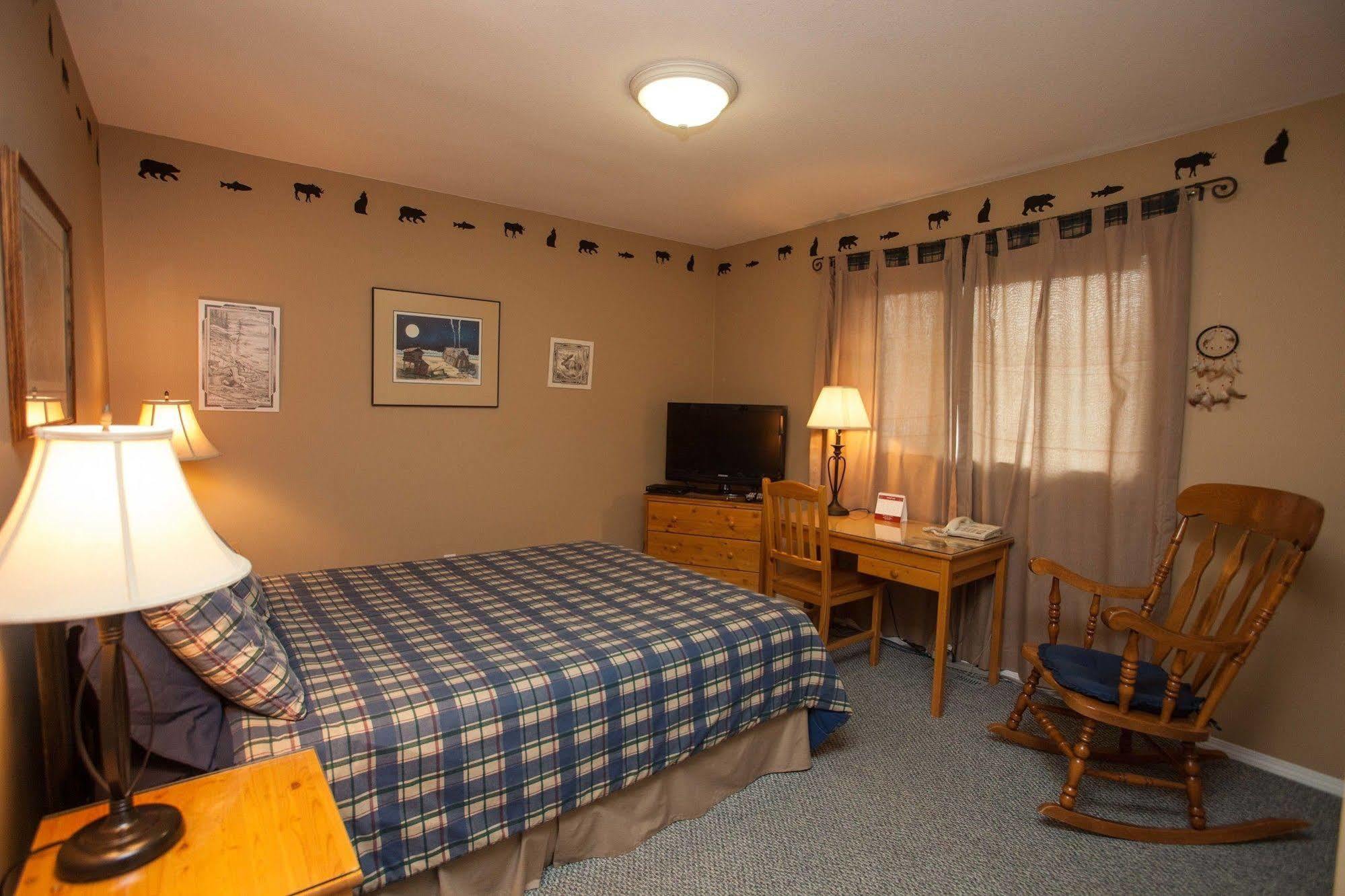 Midnight Sun Inn Whitehorse Exterior photo
